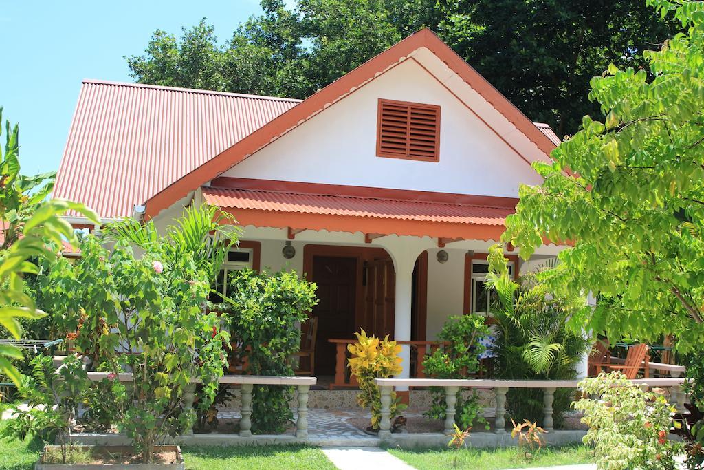 Veronic Self-Catering Guest House ลาดิก ภายนอก รูปภาพ