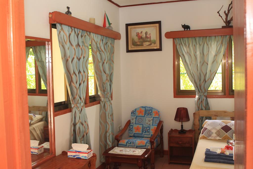 Veronic Self-Catering Guest House ลาดิก ห้อง รูปภาพ