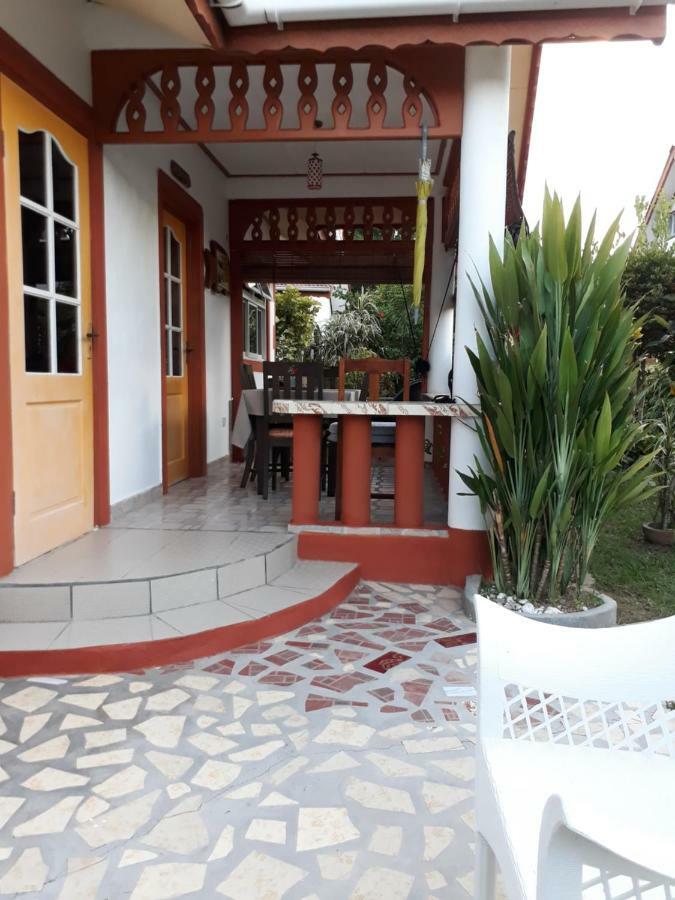 Veronic Self-Catering Guest House ลาดิก ภายนอก รูปภาพ